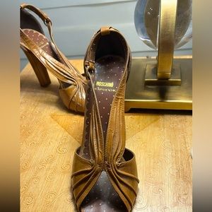 MOSCHINO caramel Color patent Leather 3inch heel. Like new, worn once